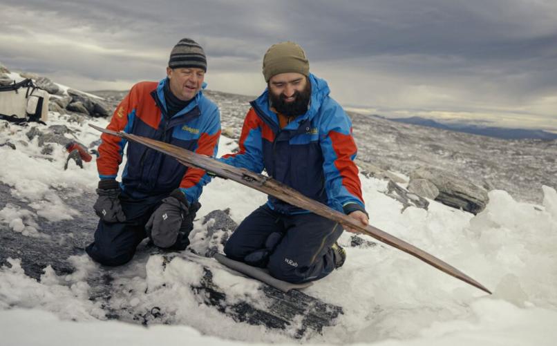 В растаявшем леднике в Норвегии нашли пару лыж возрастом около 1300 лет